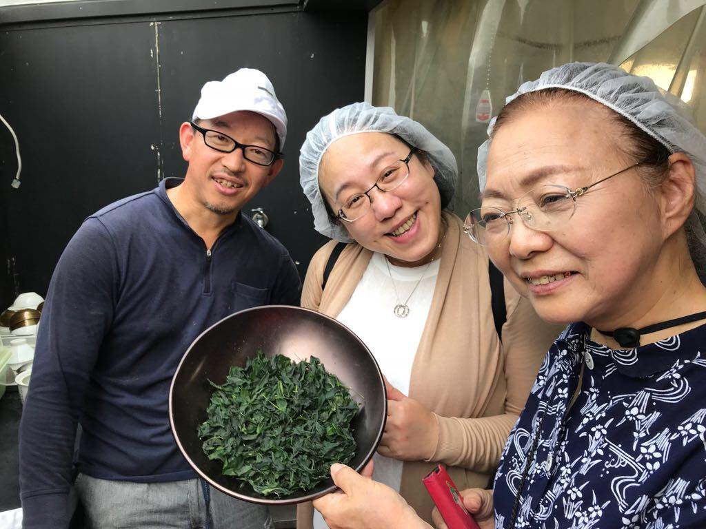 新鮮的碾茶是抹茶在沒研磨前的茶